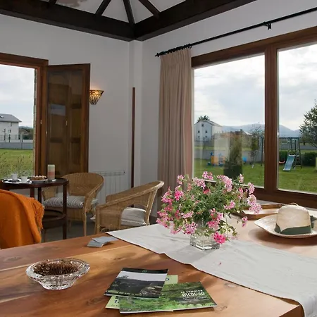 La Cruz De Paderne نافيا